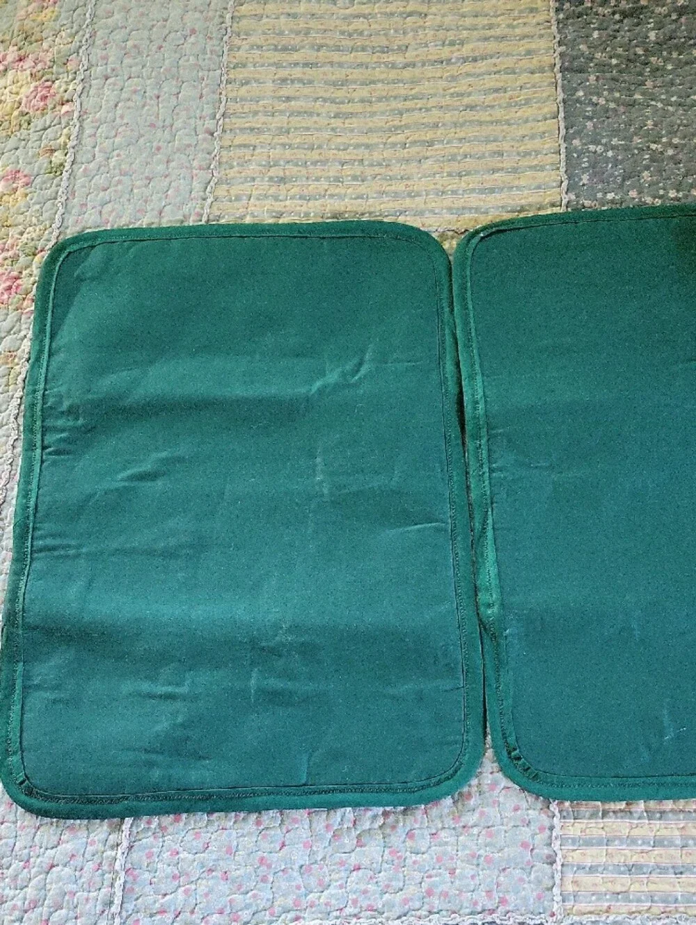 1992 Fabric Traditions Country Farm Placemats Set of 2 Quilted Pocket Cottage